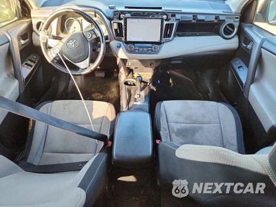 Zdjęcie 8 z 13 samochodu: 2017 TOYOTA RAV4 HYBRID XLE VIN:JTMRJREV0HD113593 - miniatura