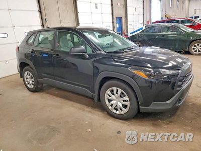 Czwarte zdjęcie samochodu z boku: 2026 TOYOTA COROLLA CROSS L VIN:7MUAAABGXTV149248 - miniatura