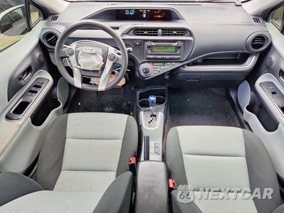 Zdjęcie 8 z 13 samochodu: 2014 TOYOTA PRIUS C TWO VIN:JTDKDTB38E1085242 - miniatura