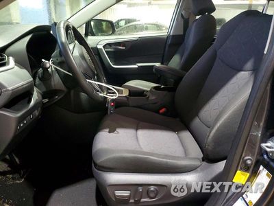 Zdjęcie 7 z 14 samochodu: 2022 TOYOTA RAV4 XLE VIN:JTMRWRFV6NJ055695 - miniatura
