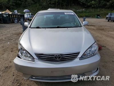 Piąte zdjęcie samochodu w środku: 2005 TOYOTA CAMRY LE VIN:4T1BE32K15U031733 - miniatura