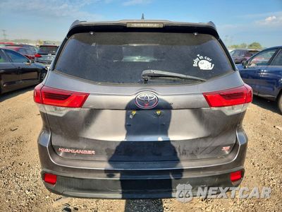 Zdjęcie 6 z 13 samochodu: 2017 TOYOTA HIGHLANDER SE VIN:5TDKZRFH4HS520095 - miniatura
