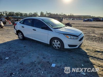 Czwarte zdjęcie samochodu z boku: 2018 FORD FOCUS S VIN:1FADP3E20JL255875 - miniatura