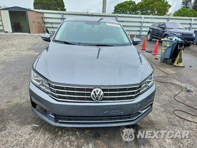 Piąte zdjęcie samochodu w środku: 2017 VOLKSWAGEN PASSAT SE VIN:1VWBT7A31HC057283 - miniatura