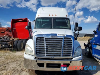 Piąte zdjęcie samochodu w środku: 2017 FREIGHTLINER CASCADIA 125 SEMI TRUCK VIN:1FUJGLBG4HLHV6867 - miniatura