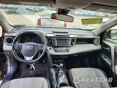 Zdjęcie 8 z 14 samochodu: 2017 TOYOTA RAV4 XLE VIN:JTMRFREV3HJ116801 - miniatura