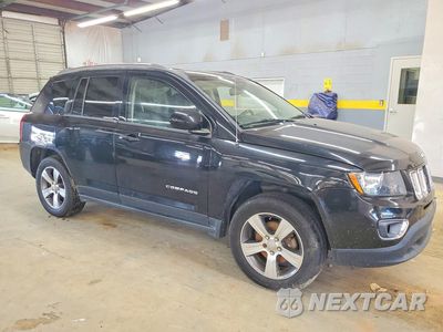 Czwarte zdjęcie samochodu z boku: 2017 JEEP COMPASS LATITUDE VIN:1C4NJDEB3HD139872 - miniatura