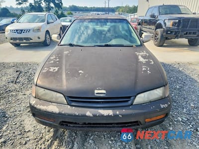 Piąte zdjęcie samochodu w środku: 1995 HONDA ACCORD LX VIN:1HGCD5538SA044151 - miniatura