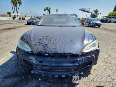 Piąte zdjęcie samochodu w środku: 2013 TESLA MODEL S VIN:5YJSA1DN0DFP12274 - miniatura
