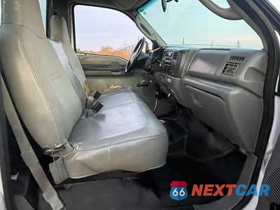 Piąte zdjęcie samochodu w środku: 2003 FORD F350 SUPER DUTY VIN:1FDWF36S13EA38634 - miniatura