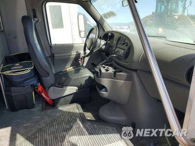 Piąte zdjęcie samochodu w środku: 2008 FORD ECONOLINE E450 SUPER DUTY CUTAWAY VAN VIN:1FD4E45S68DA09161 - miniatura
