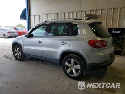 Drugie zdjęcie samochodu z przodu: 2010 VOLKSWAGEN TIGUAN S VIN:WVGAV9AX8AW530295 - miniatura