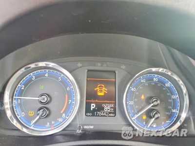 Zdjęcie 9 z 13 samochodu: 2018 TOYOTA COROLLA LE VIN:2T1BURHE6JC970668 - miniatura