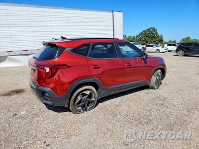 Trzecie zdjęcie samochodu z tyłu: 2025 KIA SELTOS S VIN:KNDEU2AA7S7824200 - miniatura