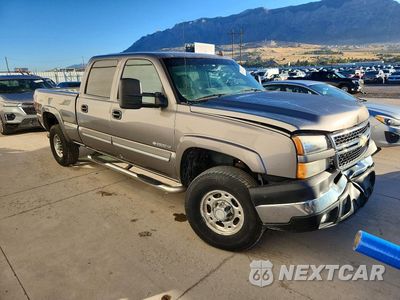 Czwarte zdjęcie samochodu z boku: 2006 CHEVROLET SILVERADO K2500 HEAVY DUTY VIN:1GCHK23U16F268715 - miniatura