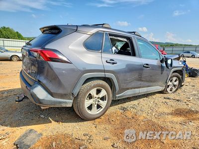 Trzecie zdjęcie samochodu z tyłu: 2021 TOYOTA RAV4 XLE VIN:2T3W1RFV6MC152205 - miniatura