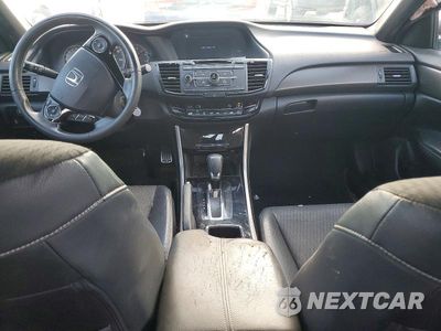Zdjęcie 8 z 12 samochodu: 2017 HONDA ACCORD SPORT VIN:1HGCR2F53HA149804 - miniatura