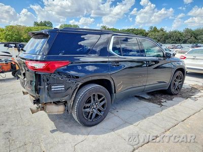 Trzecie zdjęcie samochodu z tyłu: 2019 CHEVROLET TRAVERSE LT VIN:1GNERGKW4KJ138179 - miniatura
