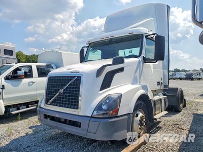 2018 VOLVO VNL SEMI TRUCK 4V4N39TG3JN892442 - główne zdjęcie licytacji z USA - miniatura