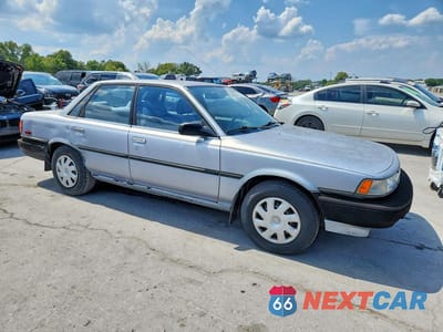 Czwarte zdjęcie samochodu z boku: 1989 TOYOTA CAMRY DELUXE VIN:JT2SV21E3K3339734 - miniatura