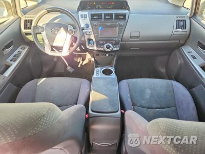 Zdjęcie 8 z 12 samochodu: 2013 TOYOTA PRIUS V THREE VIN:JTDZN3EU7D3240169 - miniatura
