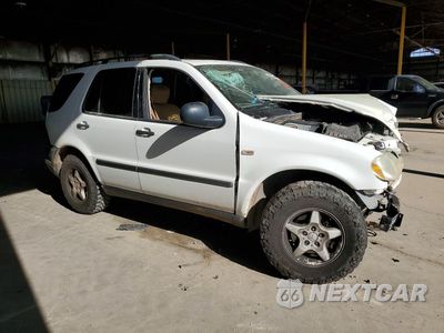 Czwarte zdjęcie samochodu z boku: 1999 MERCEDES-BENZ ML 320 VIN:4JGAB54E9XA128707 - miniatura