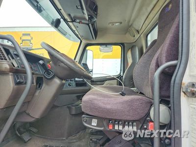 Zdjęcie 7 z 12 samochodu: 2018 VOLVO VNL SEMI TRUCK VIN:4V4N39TG1JN892617 - miniatura