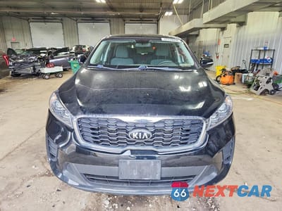 Piąte zdjęcie samochodu w środku: 2020 KIA SORENTO LX VIN:5XYPGDA32LG657875 - miniatura
