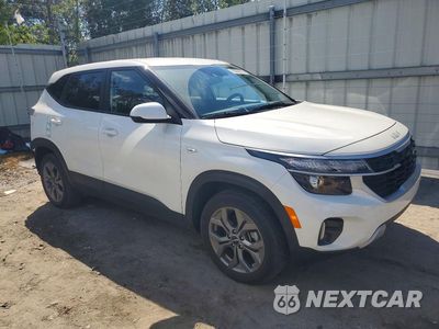 Czwarte zdjęcie samochodu z boku: 2025 KIA SELTOS LX VIN:KNDEPCAA8S7718190 - miniatura