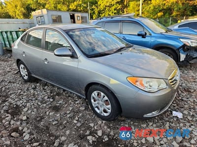 Czwarte zdjęcie samochodu z boku: 2010 HYUNDAI ELANTRA GLS VIN:KMHDU4AD0AU156544 - miniatura