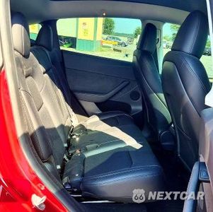 Zdjęcie 10 z 12 samochodu: 2025 TESLA MODEL Y VIN:7SAYGDEE4SF264047 - miniatura