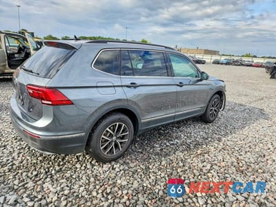 Trzecie zdjęcie samochodu z tyłu: 2021 VOLKSWAGEN TIGUAN SE VIN:3VV3B7AXXMM134689 - miniatura