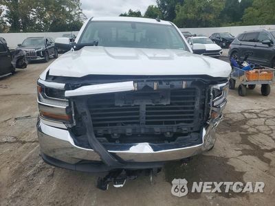 Piąte zdjęcie samochodu w środku: 2018 CHEVROLET SILVERADO K1500 LT VIN:1GCVKREH6JZ335649 - miniatura
