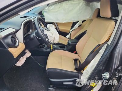 Zdjęcie 7 z 13 samochodu: 2018 TOYOTA RAV4 XLE VIN:JTMWFREV9JJ738943 - miniatura