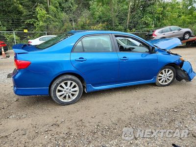 Trzecie zdjęcie samochodu z tyłu: 2010 TOYOTA COROLLA S VIN:1NXBU4EE2AZ238480 - miniatura