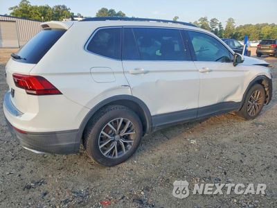 Trzecie zdjęcie samochodu z tyłu: 2019 VOLKSWAGEN TIGUAN SE VIN:3VV3B7AX0KM082230 - miniatura