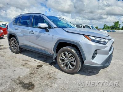 Czwarte zdjęcie samochodu z boku: 2024 TOYOTA RAV4 XLE PREMIUM VIN:4T3B6RFV3RU173440 - miniatura