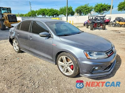 Czwarte zdjęcie samochodu z boku: 2017 VOLKSWAGEN JETTA GLI VIN:3VW5T7AJ1HM211808 - miniatura