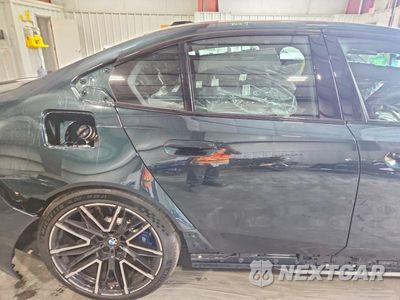 Zdjęcie 10 z 12 samochodu: 2027 BMW M5 VIN:WBS83FK00VCY26470 - miniatura