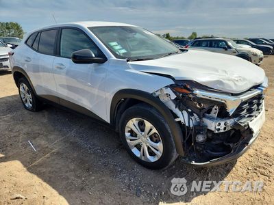 Czwarte zdjęcie samochodu z boku: 2025 CHEVROLET TRAX LS VIN:KL77LFEP3SC005349 - miniatura