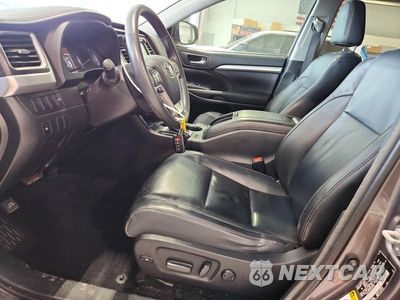 Zdjęcie 7 z 12 samochodu: 2016 TOYOTA HIGHLANDER XLE VIN:5TDJKRFH0GS238700 - miniatura
