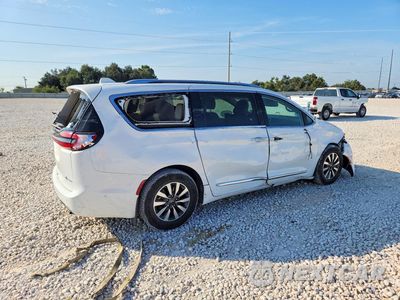 Trzecie zdjęcie samochodu z tyłu: 2021 CHRYSLER PACIFICA HYBRID LIMITED VIN:2C4RC1S71MR572608 - miniatura