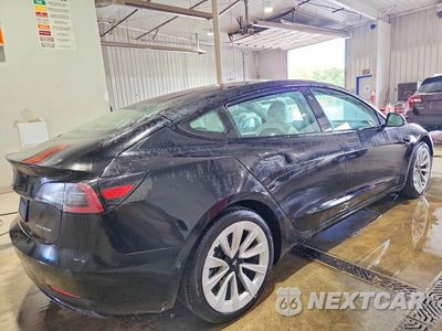 Trzecie zdjęcie samochodu z tyłu: 2022 TESLA MODEL 3 VIN:5YJ3E1EB1NF259457 - miniatura