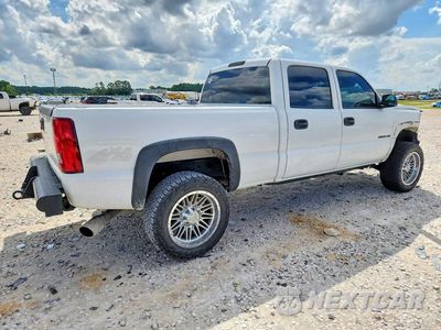 Trzecie zdjęcie samochodu z tyłu: 2006 CHEVROLET SILVERADO K2500 HEAVY DUTY VIN:1GCHK23U96F186344 - miniatura