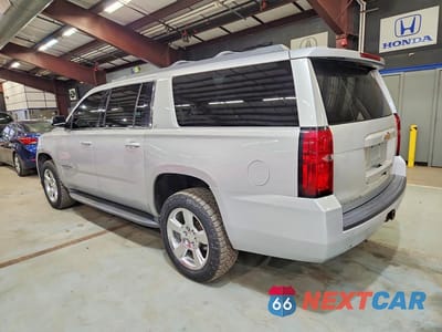 Drugie zdjęcie samochodu z przodu: 2015 CHEVROLET SUBURBAN K1500 LT VIN:1GNSKJKC0FR742247 - miniatura