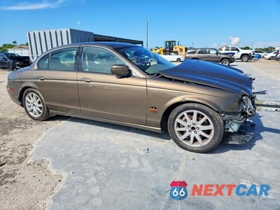 Czwarte zdjęcie samochodu z boku: 2001 JAGUAR S-TYPE VIN:SAJDA01P81GM17192 - miniatura