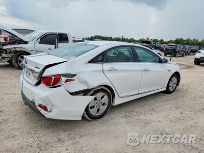 Trzecie zdjęcie samochodu z tyłu: 2011 HYUNDAI SONATA HYBRID VIN:KMHEC4A42BA008292 - miniatura