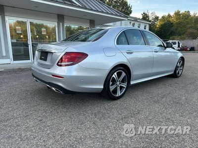 Czwarte zdjęcie samochodu z boku: 2017 MERCEDES-BENZ E 300 4MATIC VIN:WDDZF4KB3HA110385 - miniatura