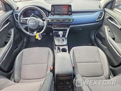 Zdjęcie 8 z 12 samochodu: 2023 KIA SELTOS S VIN:KNDEU2AA4P7428152 - miniatura
