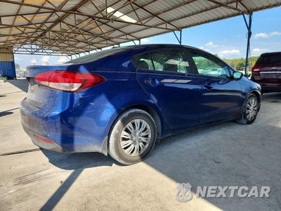 Trzecie zdjęcie samochodu z tyłu: 2017 KIA FORTE LX VIN:3KPFK4A78HE142140 - miniatura